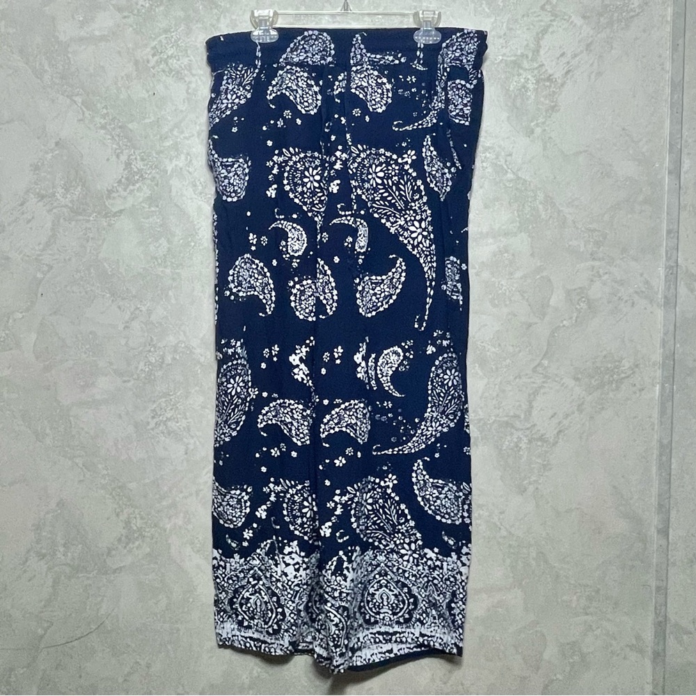Into. Love the fit paisley elastic waist pants